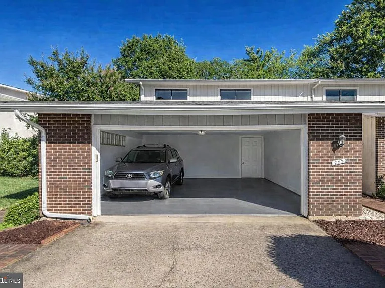 7220 Vistas Ln — Photo 25