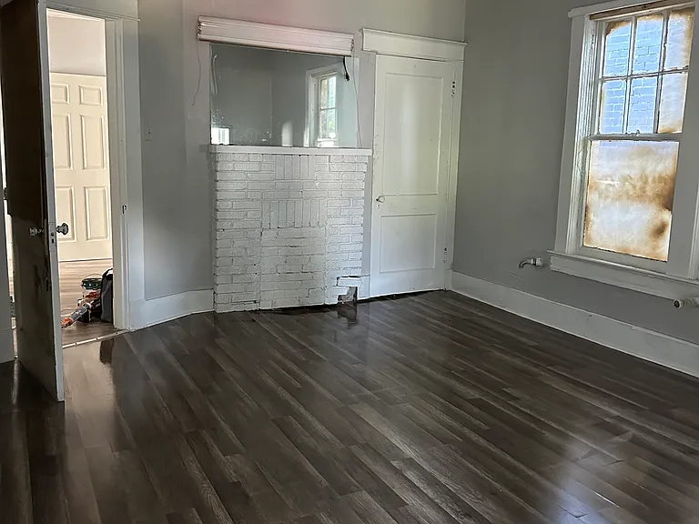 1253 Thomas St — Photo 7
