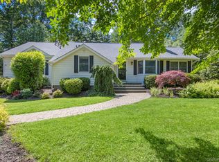 40 Quaker Path, Stony Brook, NY 11790