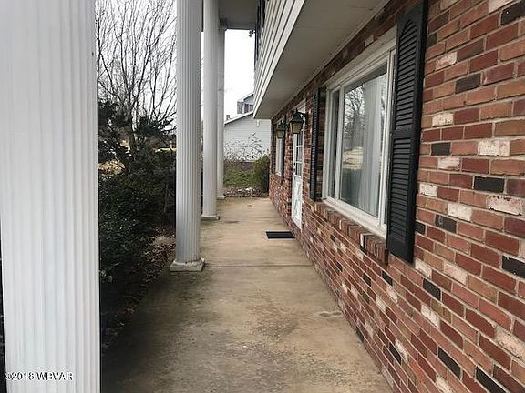 4th image of 2830 Orchard Ave