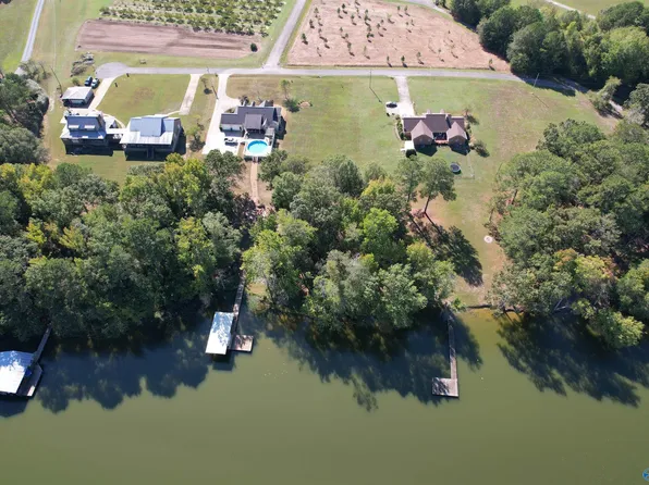 4 Rich Dr, Centre, AL 35960