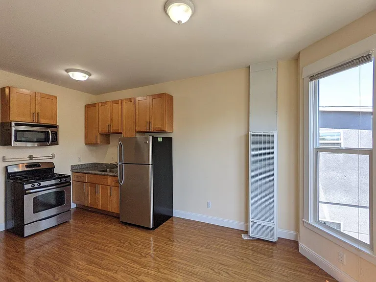 2210 Durant Ave — Photo 12