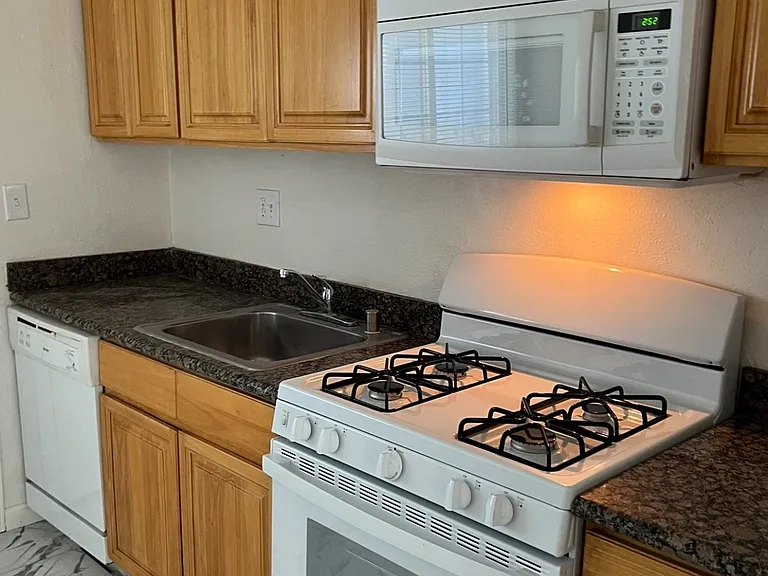 142 Alturas Ave #D — Photo 10