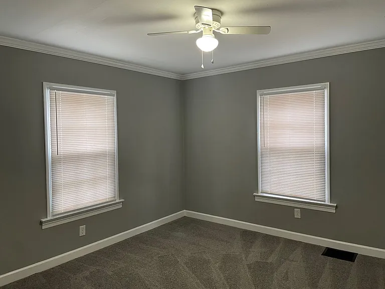 810 Dixon Ave — Photo 13