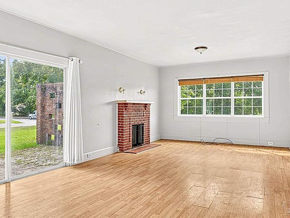 5th image of 1018 Titi St