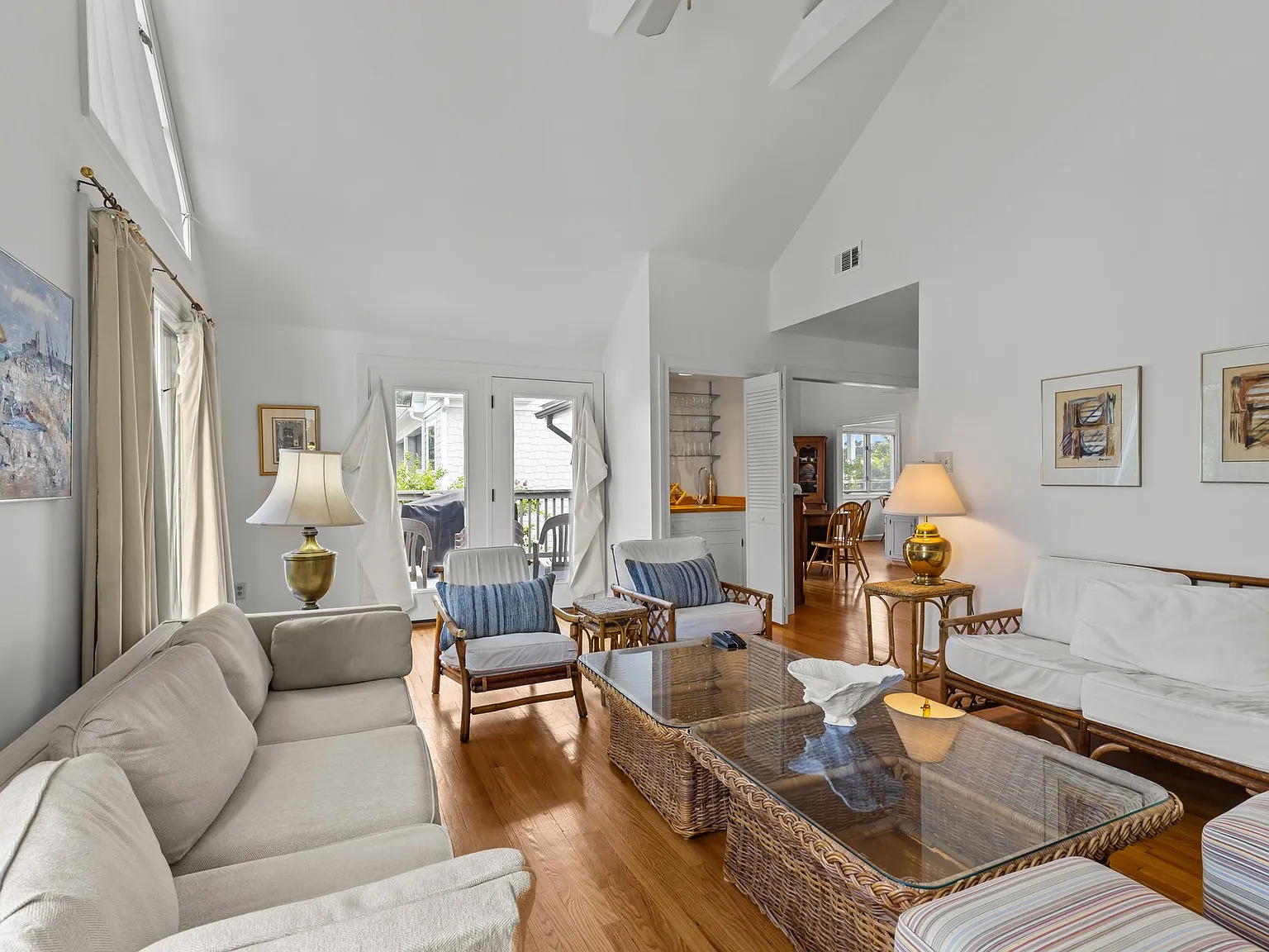 5 bed, 3240 sqft, $3,500 — Photo 4