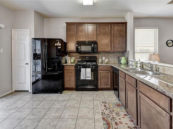 5th image of 175 Willow Leaf Ln