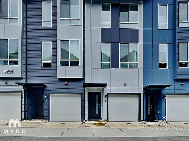 10944 NE 189th St #D — Photo 1