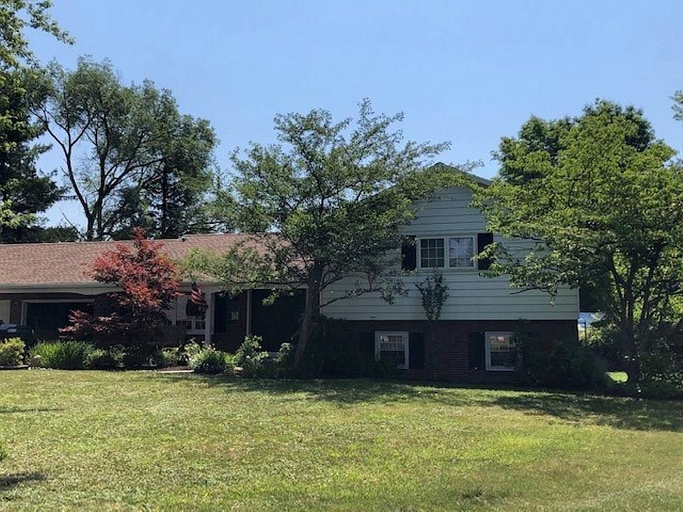 1st image of 304 Hillcrest Dr