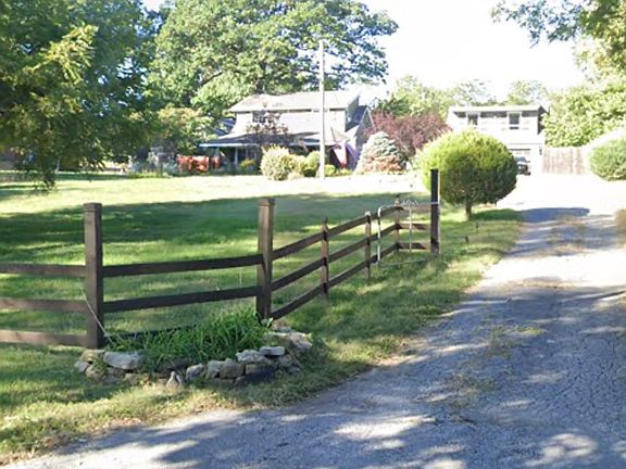 2nd image of 1116 Shawnee Rd