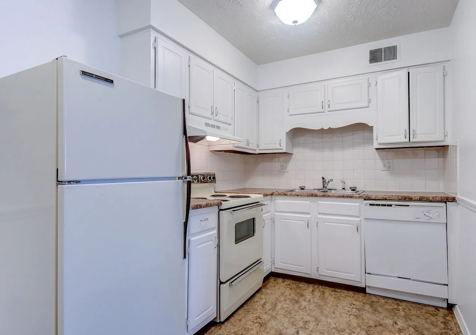 Lakewood Terrace Apartments — Photo 4