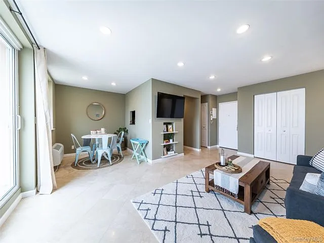 2 Richmond Rd #6N — Photo 2