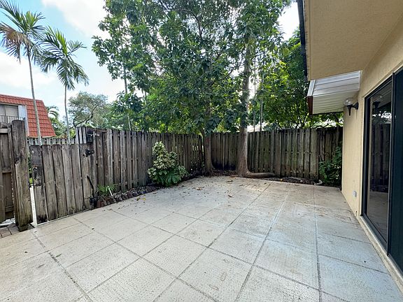4th image of 716 NW 98th Way #1WATERFORD