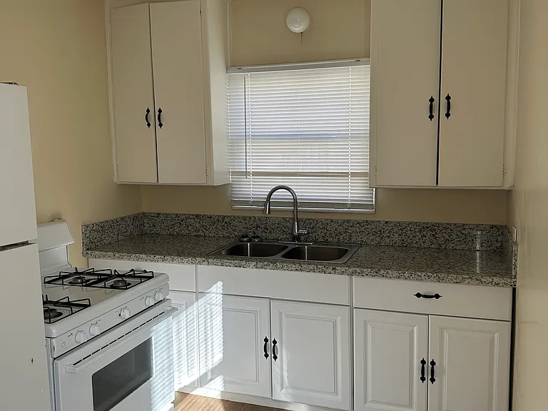 2327 Chester Ln #C — Photo 5