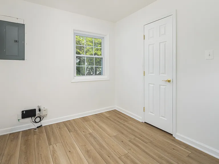 285 Manassas Dr — Photo 9