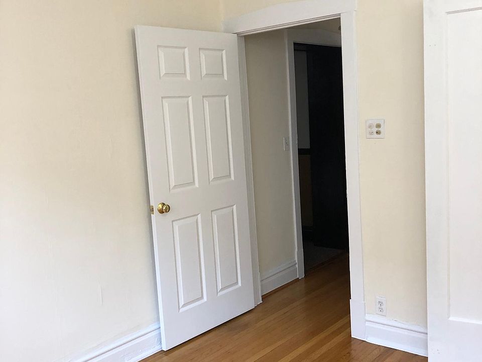 1st image of 1513 W Bryn Mawr Ave APT C2