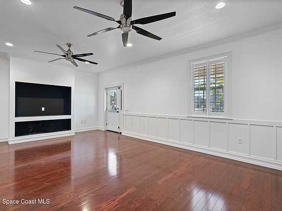 5th image of 2869 Hiawatha Ave NE