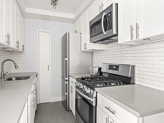 5th image of 150 E 61st St APT 3K