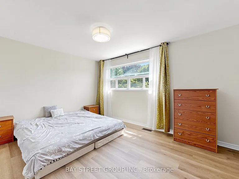 55 Baybrook Cres — Photo 11