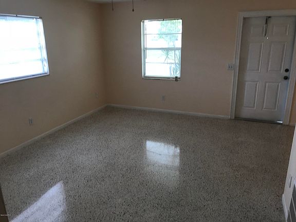 5th image of 548 Teak Dr