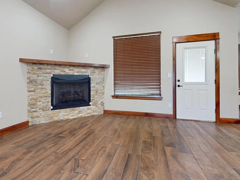 12832 Sierra Ln — Photo 3