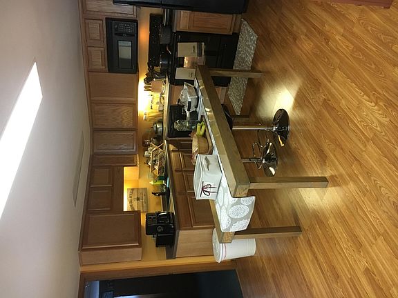 5th image of 908 13th Ave E