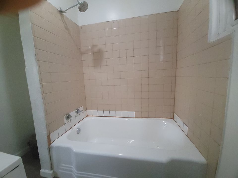 1st image of 1128 E River Ave