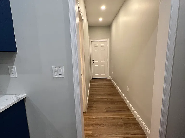 1456 N Myrtlewood St — Photo 3