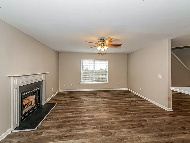 1549 Pebble Ridge Dr — Photo 4