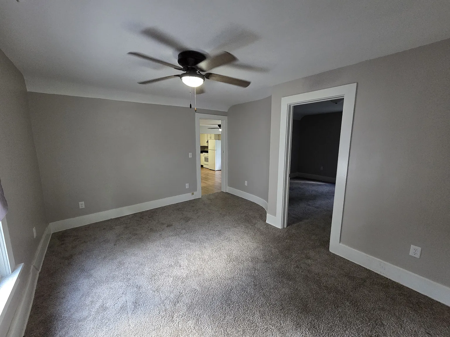 3 bed, 1000 sqft, $1,400 — Photo 3
