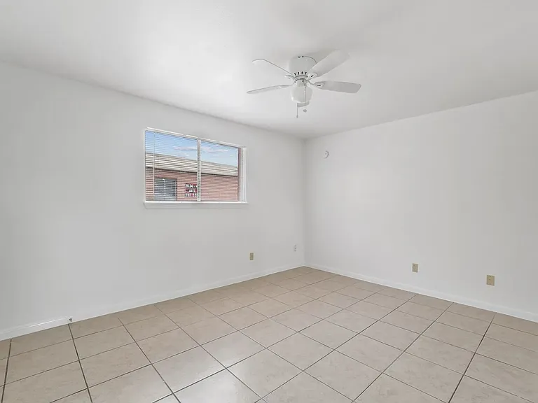 La Paloma Village Apartments — Photo 6