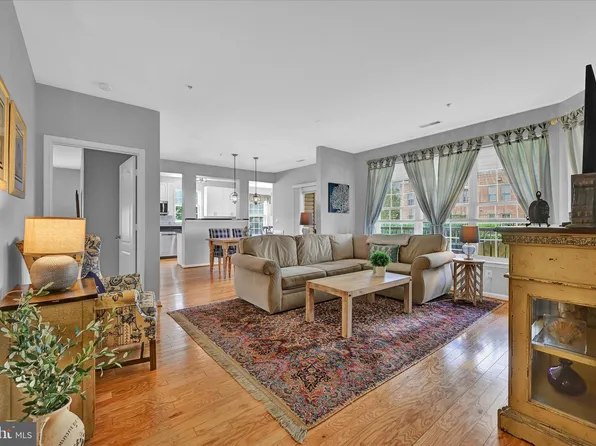 400 Symphony Cir APT 140E, Hunt Valley, MD 21030