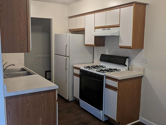 5th image of 1005 Dickens Way