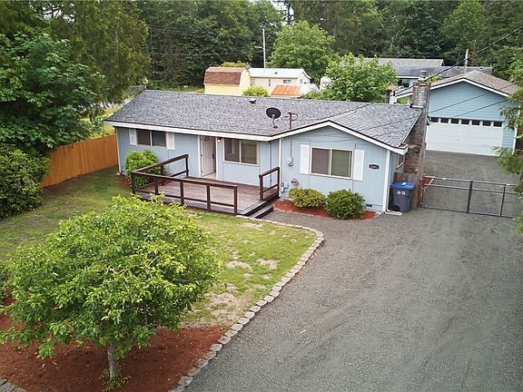 Overview of front of property. New gravel, new bark, brand new fencing. 