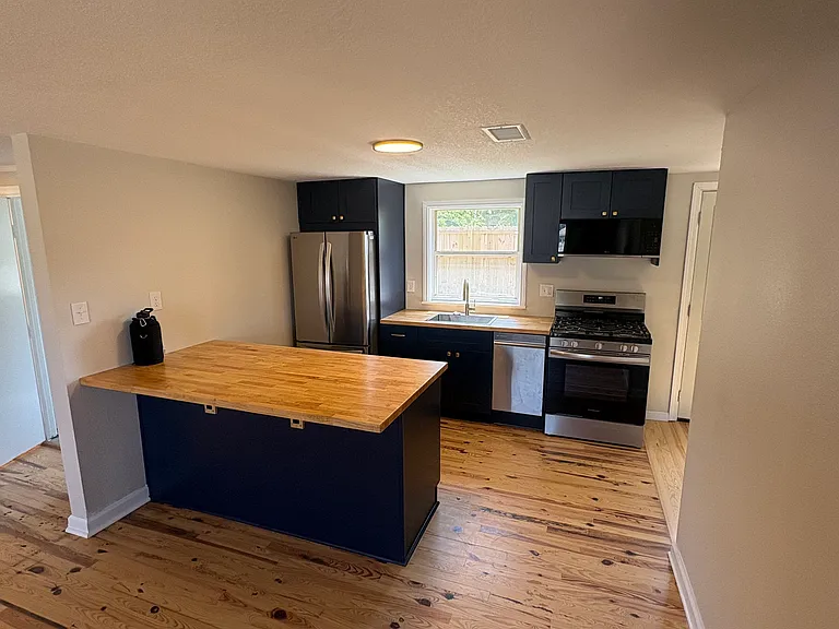 2755 N 9th Ave — Photo 3