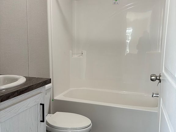 5th image of 3323 Iowa St Lot 240