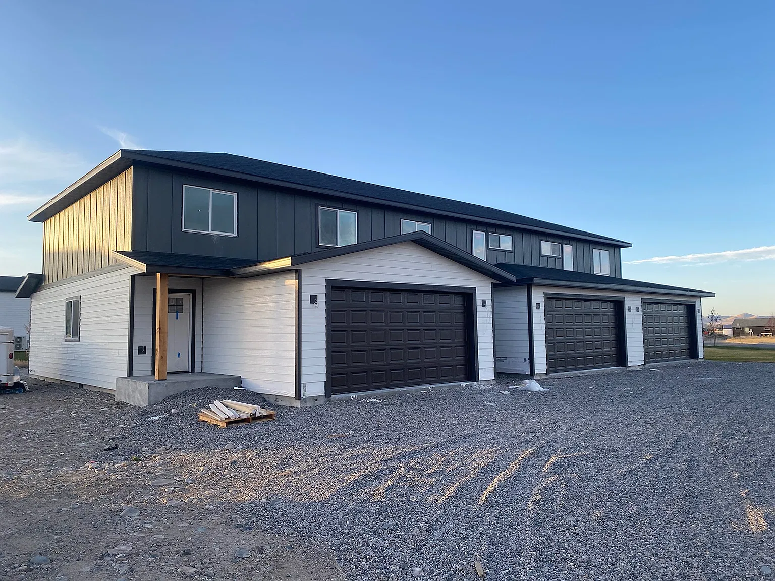 3 bed, 2.5 bath, 1527 sqft, $2,350 — Photo 1