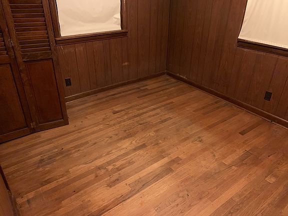 5th image of 4070 Senn Ct NE