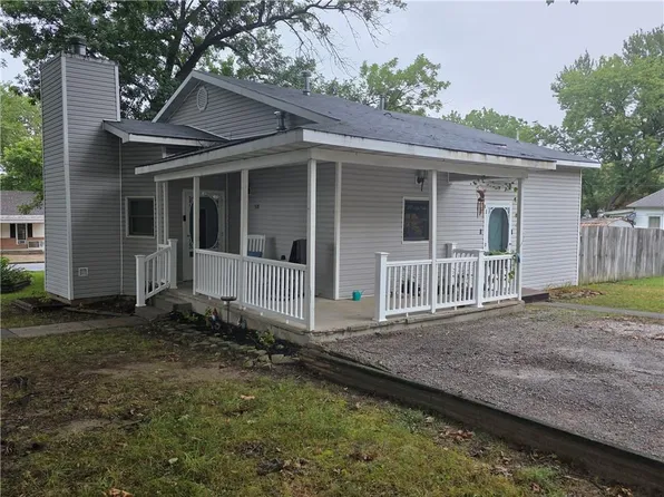 528 W Ashland St, Nevada, MO 64772