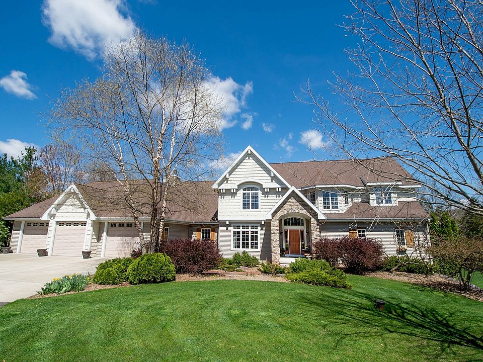 1st image of W14410 Vista View Ct