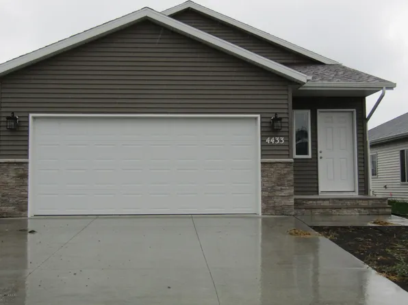 4433 19th St S, Moorhead, MN 56560