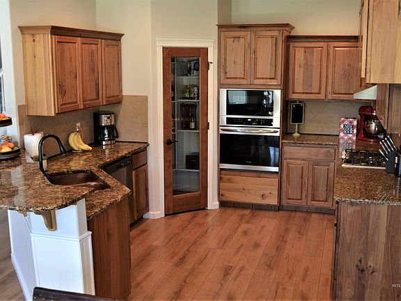 5th image of 562 N Paddington Pl