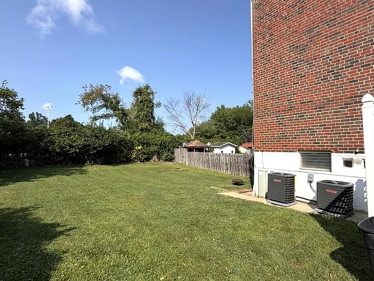 3628 Genesee Dr — Photo 3