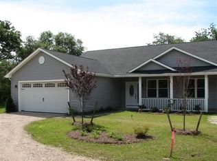 74 Greenbrier Rd, Narragansett, RI 02882