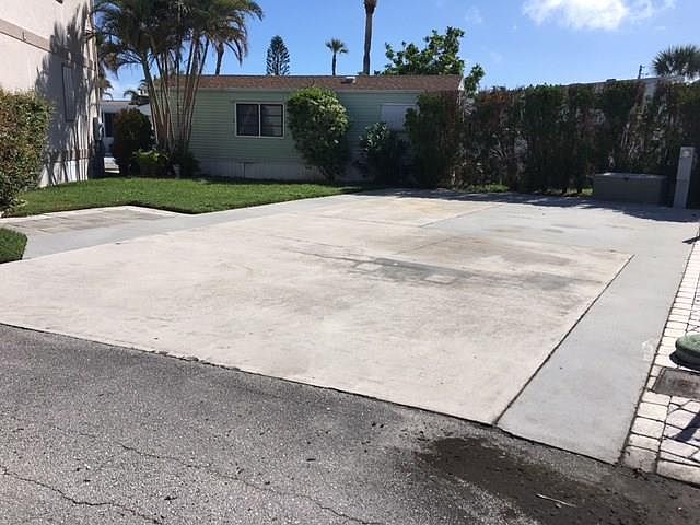 1st image of 772 Nettles Blvd