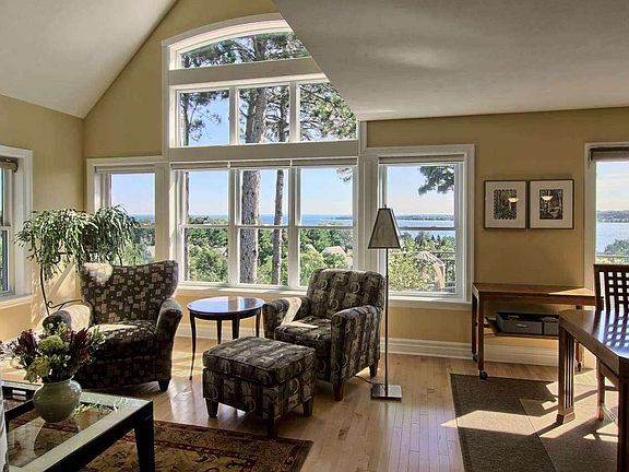 3rd image of 873 N Bay Cliff Dr