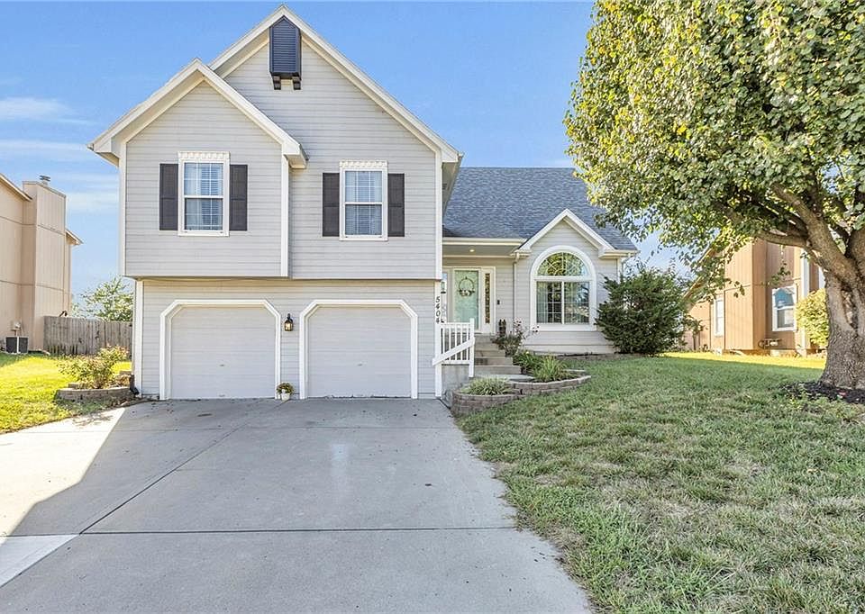 1st image of 5404 NE Holiday Dr