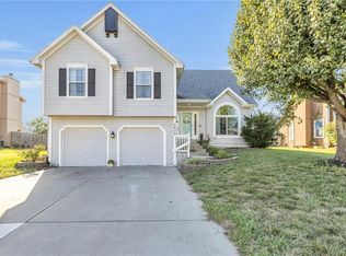 5404 NE Holiday Dr, Lees Summit, MO 64064