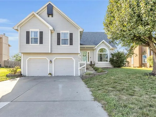5404 NE Holiday Dr, Lees Summit, MO 64064