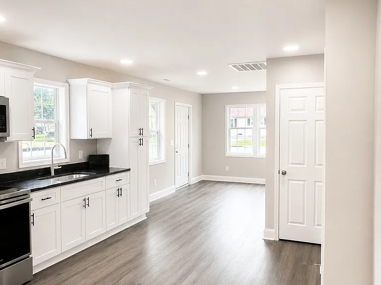 227 E Park Ave #A — Photo 3
